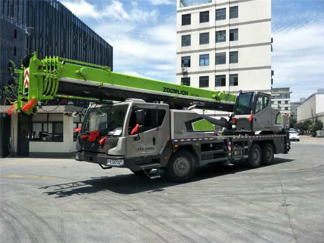 惠水县跨街广告牌的高空安装注意事项